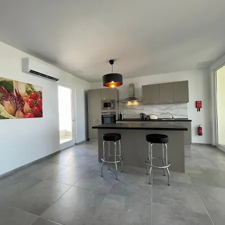 190 Sqm In Swieqi With Views And Free High Speed Wifi *