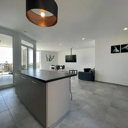 190 Sqm In Swieqi With Views And Free High Speed Wifi Appartamento