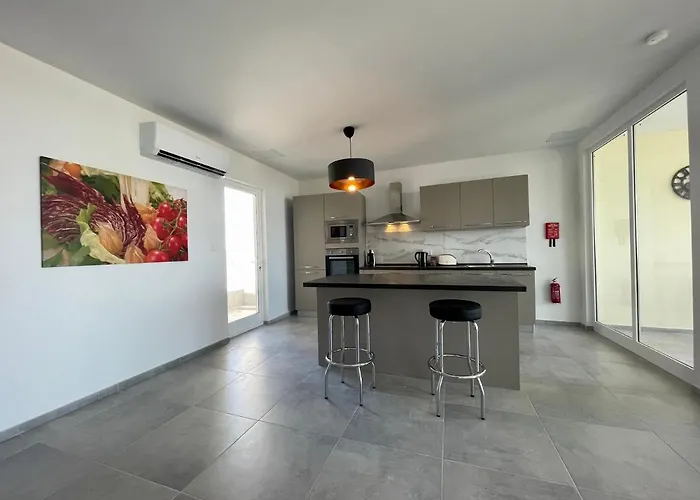 190 Sqm In Swieqi With Views And Free High Speed Wifi *