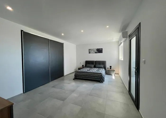 190 Sqm In Swieqi With Views And Free High Speed Wifi Apartamento *