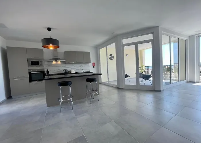 190 Sqm In Swieqi With Views And Free High Speed Wifi *