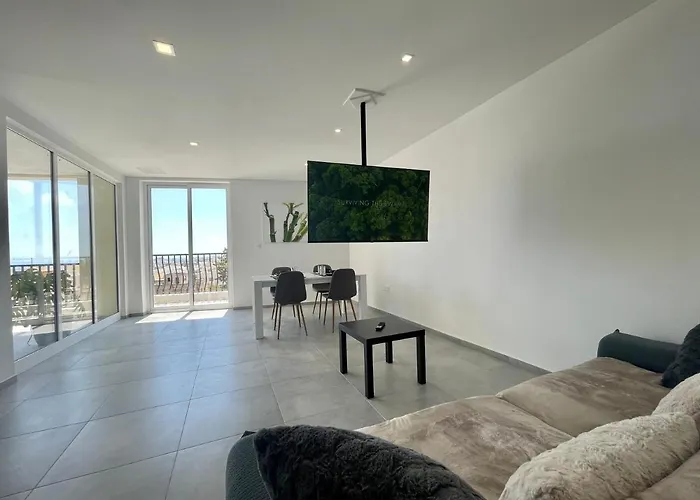 Apartamento 190 Sqm In Swieqi With Views And Free High Speed Wifi Is-Swieqi