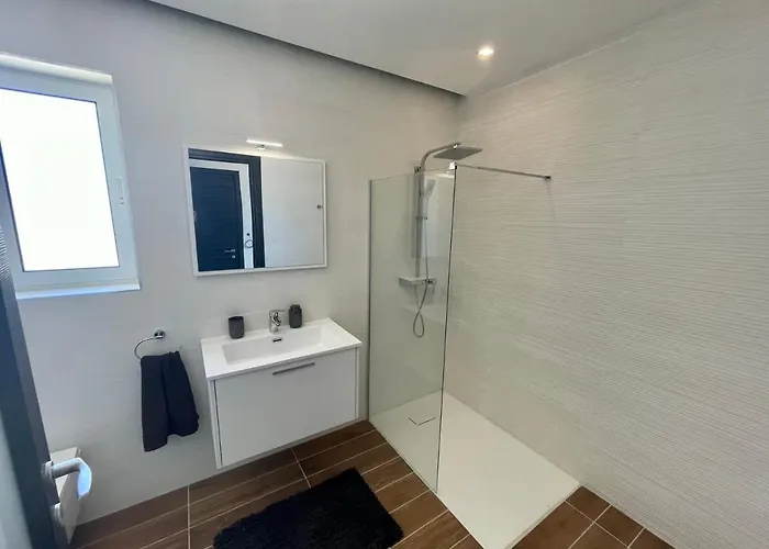 Apartamento 190 Sqm In Swieqi With Views And Free High Speed Wifi *