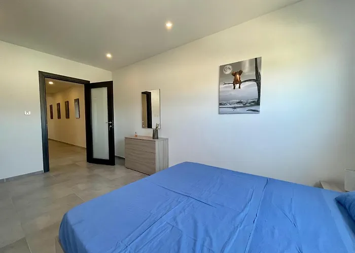 190 Sqm In Swieqi With Views And Free High Speed Wifi Is-Swieqi