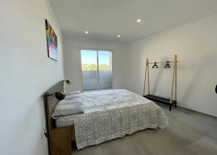 190 Sqm In Swieqi With Views And Free High Speed Wifi Is-Swieqi