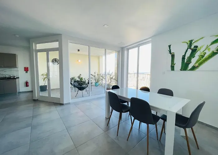 190 Sqm In Swieqi With Views And Free High Speed Wifi * Is-Swieqi